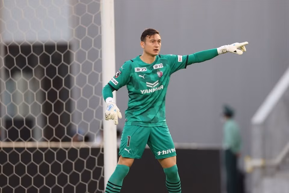 Hợp đồng giữa thủ thành 28 tuổi với đội bóng Nhật Bản chỉ còn thời hạn đến hết mùa giải 2022. Nếu tiếp tục không được trao cơ hội, khả năng Văn Lâm ra đi vào cuối mùa là rất cao.
