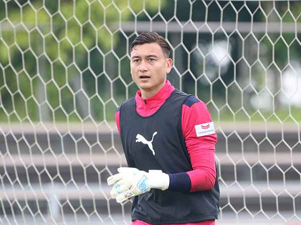 Sau gần 2 năm sang Nhật Bản chơi bóng, thủ thành Đặng Văn Lâm chỉ có đúng 2 lần được bắt chính trong màu áo CLB Cerezo Osaka. Tuy nhiên, đấy cũng chỉ là những giải đấu không quá quan trọng.