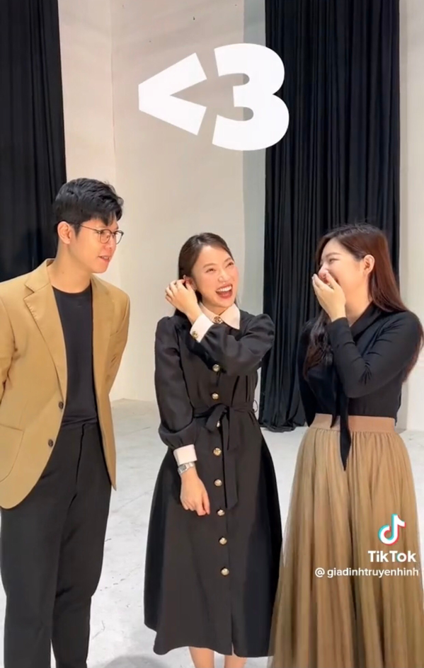 Cụ thể, Khánh Vy đã có một cuộc phỏng vấn ngắn với Gia đình Truyền Hình về chủ đề tình yêu. Tại đây, nữ MC xinh đẹp tiết lộ rằng cô nàng có mối tình đầu vào năm 19 tuổi.