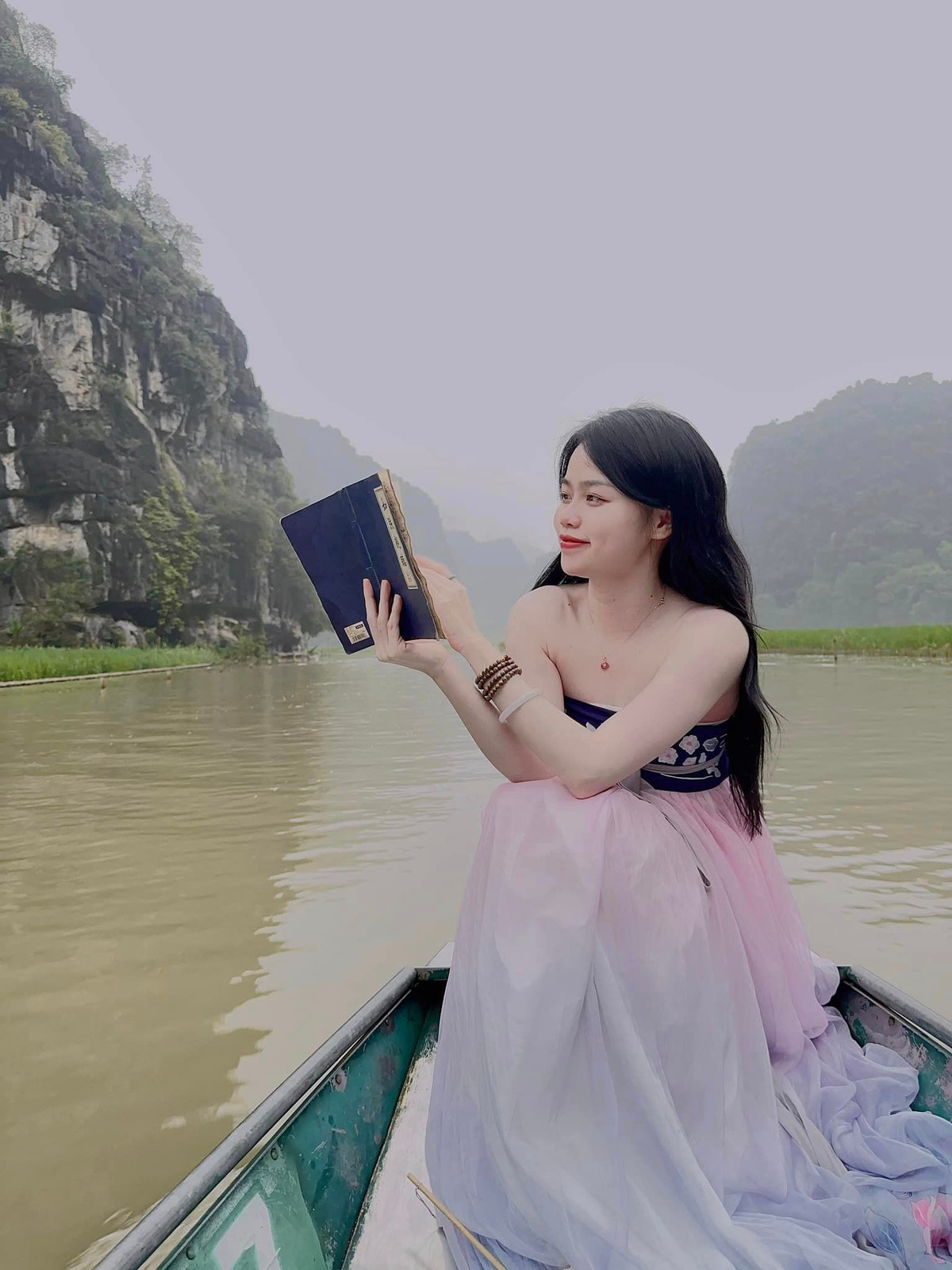 Huỳnh Anh không có chiều cao lý tưởng (1m57) nhưng đổi lại có vóc dáng cân đối.