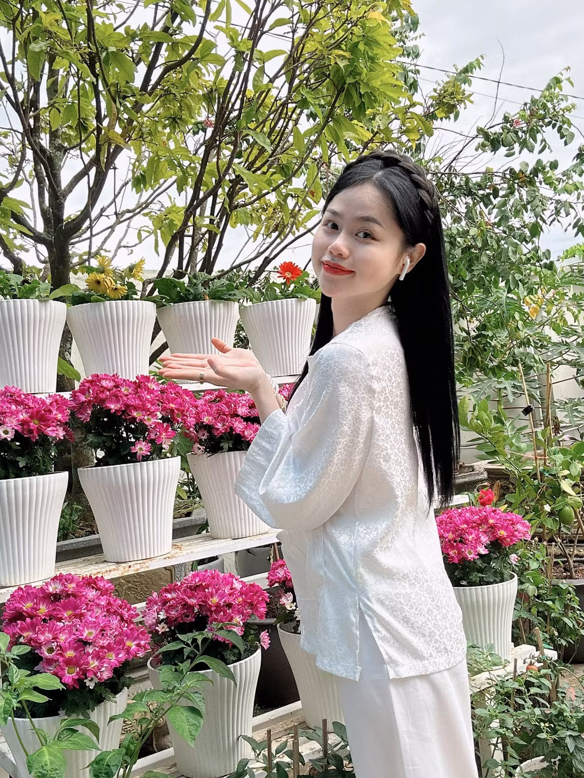 Huỳnh Anh đúng chuẩn "tiểu thư đài các" với một sức hút rất riêng.