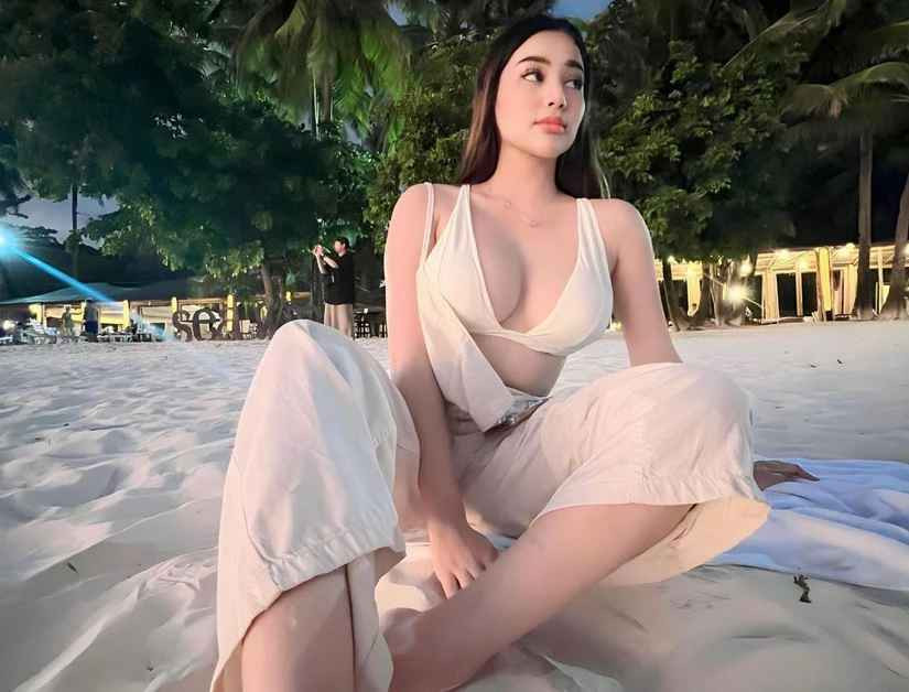 Shain từng cho biết cô chú trọng nhất là vào các bài tạ với cường độ cao. Tập luyện đa dạng giúp cô vừa giữ được đường cong lại giúp vóc dáng thêm phần săn chắc.