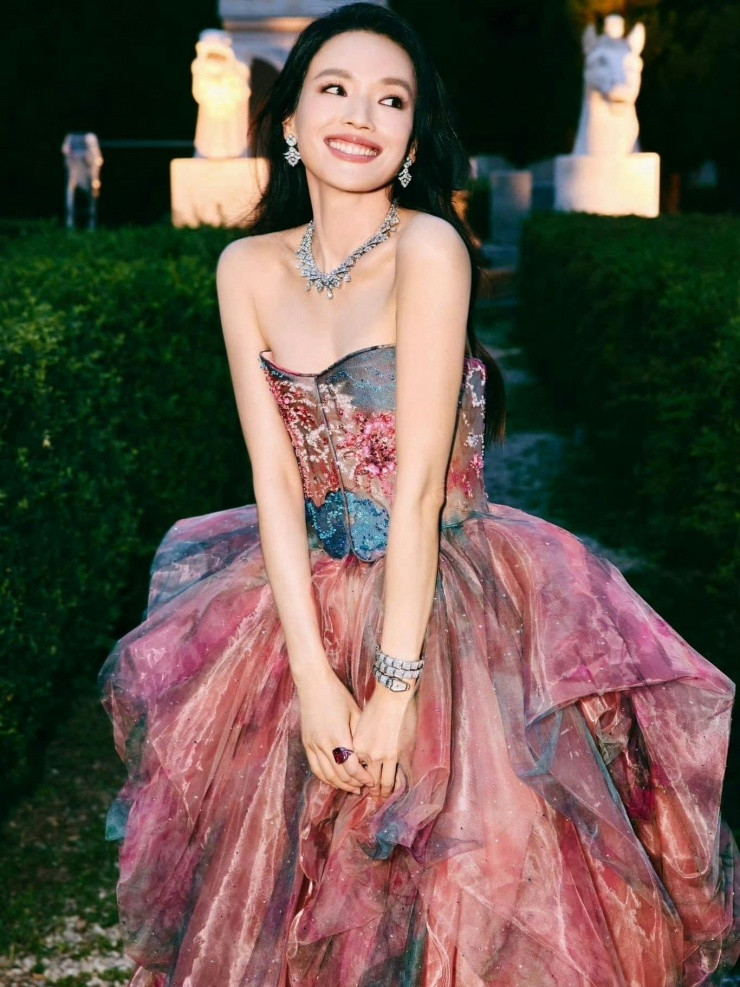 Nữ diễn viên cho biết cô không quan tâm vấn đề tuổi tác nhưng cô cần xác nhận thông tin cá nhân để tránh hiểu nhầm.