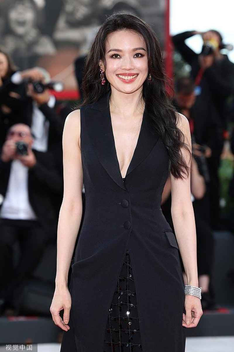 Người đẹp chia sẻ cô không lo lắng khi ngày càng nhiều tuổi hay có những nếp nhăn xuất hiện trên gương mặt.