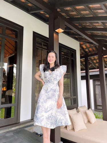 Hiện tại, Quỳnh Anh sở hữu dáng người khá thon thả, gương mặt khả ái, nhìn trẻ trung hơn rất nhiều so với trước đây.