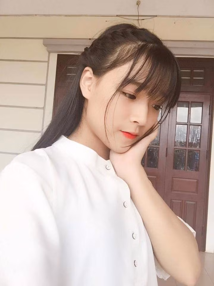 Cùng ngắm nhìn những hình ảnh của nữ sinh Bắc Ninh sở hữu clip triệu view trên Tiktok.