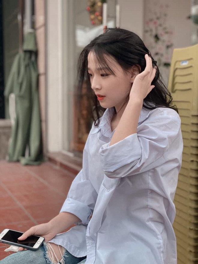 Thanh Hà tên đầy đủ là Trần Dương Thanh Hà, hiện là học sinh lớp 12 trường THPT Yên Phú 1 (Bắc Ninh).