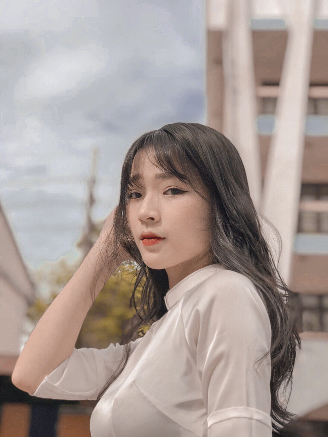 Thanh Hà chia sẻ bản thân khá bất ngờ khi nhận được nhiều sự yêu thích của mọi người. Lượt follow trên MXH clip Tiktok tăng dần cũng đi kèm với những cuộc inbox thường xuyên với người lạ.