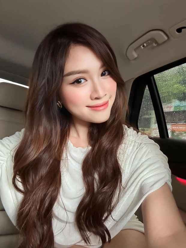 Nữ MC chia sẻ: “Có một sự kiện, mình từng làm PG quảng cáo cho một hãng xe hơi tại sân golf. Mình đã từng 8 tiếng ngoài nắng trên một đôi giày cao gót không vừa với bản thân mình. Huyền đã tự nhủ mình phải cố gắng nhiều hơn để cũng là làm 8 tiếng nhưng có thể tạo được nhiều giá trị cho bản thân và xã hội”.