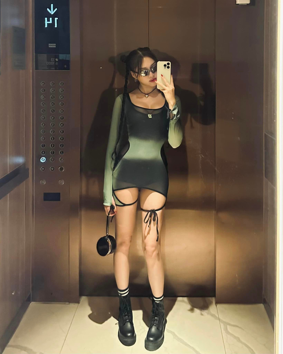 Theo đó, khi một cư dân mạng than thở: “Mình cũng làm PG nhưng không đủ trên 1m65 nên không nhận được nhiều job event”, Thanh Thanh Huyền đã đưa ra những bí quyết, cách để thành công hơn trong nghề.