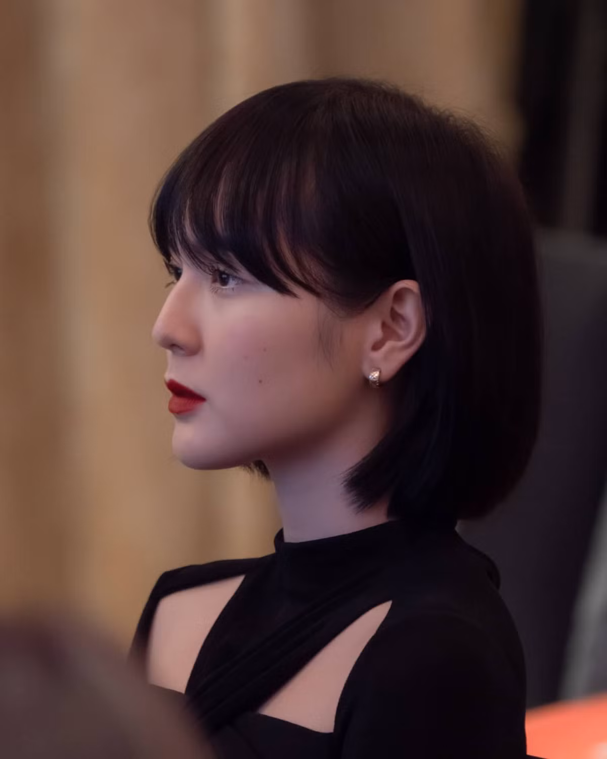 Nhiều người cho rằng Hải Tú đã có thái độ không tốt, thiếu chuyên nghiệp khi xuất hiện trước báo giới và công chúng.