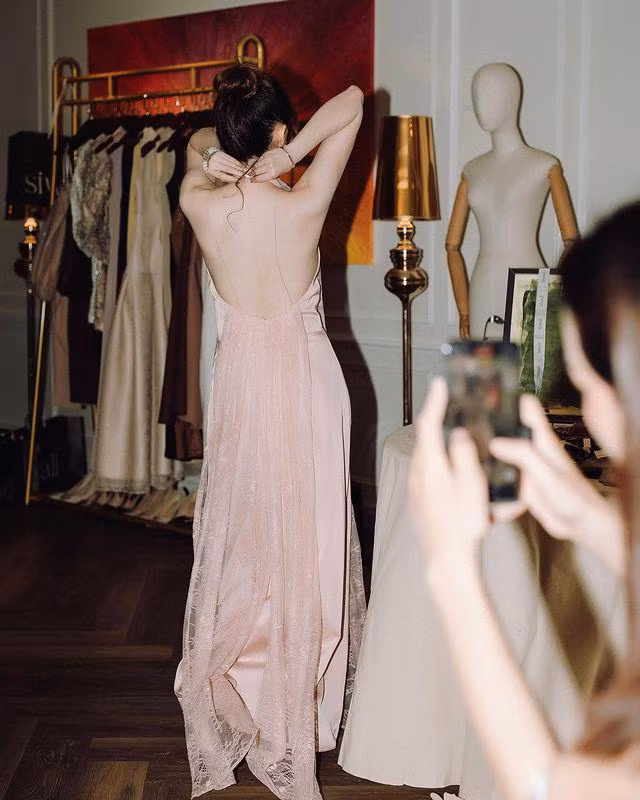 Nàng hot girl người Lào gốc Việt Nam cho hay sẽ tiếp tục ủng hộ những sản phẩm tái chế nhiều hơn trong tương lai, nhờ đó truyền tải thông điệp bảo vệ môi trường tự nhiên tới nhiều người hơn.