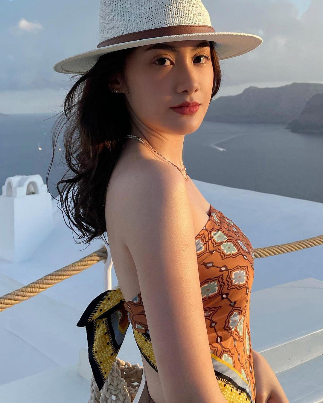 Ngay từ những bộ sưu tập tập đầu tiên, các sản phẩm của Pipatchara Kaeojinda đã nhận được nhiều sự đánh giá cao của khách hàng, thu hút những người yêu thích thời trang bền vững, thân thiện với môi trường.