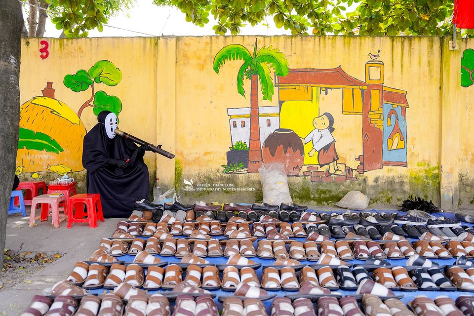 Dưới phần bình luận của bộ ảnh, nhiều dân mạng có viết: "Vô Diện này đáng yêu quá, muốn bắt về nuôi ghê", "Trời ơi cho mình share nhé, bộ ảnh Trung Thu cưng gì đâu", "Đan Phượng đẹp nhỉ, mình cũng muốn đi chơi xa một chuyến"….