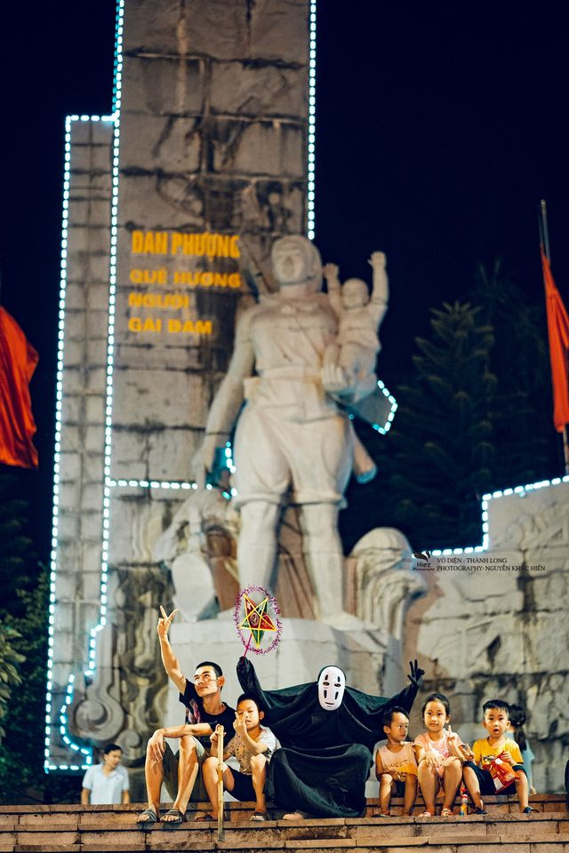 Để khuấy động bầu không khí Trung thu có phần ảm đạm, một anh chàng Vô Diện đến từ Đan Phượng - Hà Nội mới đây xuất hiện và mang đến cho mọi người nhiều tiếng cười.