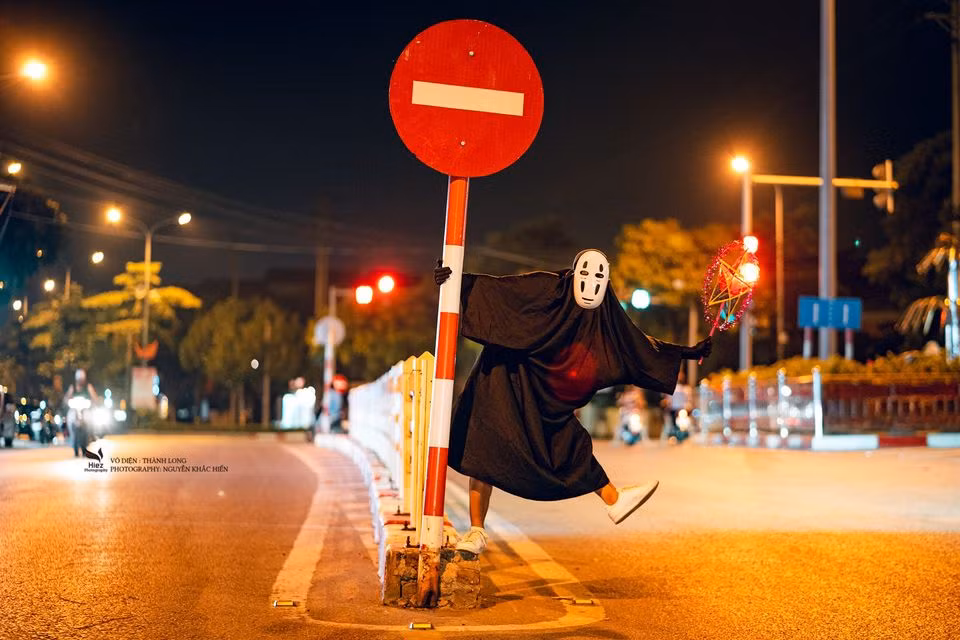 Bộ ảnh được chia sẻ rần rần và tạo sức hút lớn sau khi xuất hiện trên các group cộng đồng bởi độ đáng yêu, lầy lội của Vô Diện đến từ Đan Phượng.