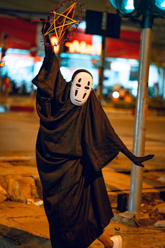 Bên cạnh mang ý nghĩa hài hước để khuấy động không khí Trung thu, bộ ảnh Vô Diện còn giới thiệu vô vàn góc đẹp của huyện Đan Phượng.