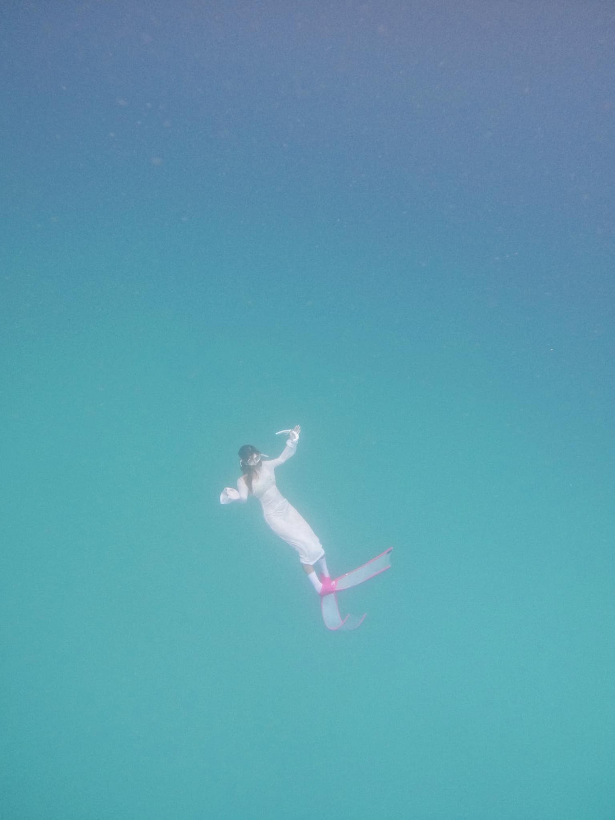 Ban đầu, La Mộc chỉ tính lưu lại một tháng vì cô nghĩ, với tính cách thích bay nhảy của mình, cô không thể chôn chân ở hòn đảo vỏn vẹn 18km2 quá lâu. Thế nhưng, những trải nghiệm thú vị nơi đây đã níu chân cô không nỡ rời đi.