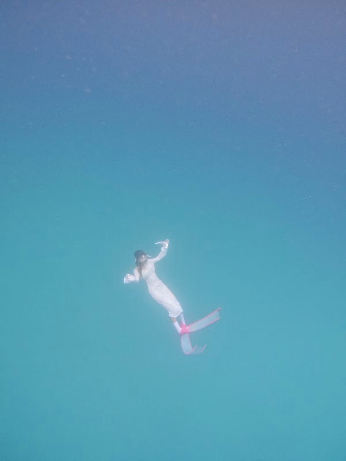 Ban đầu, La Mộc chỉ tính lưu lại một tháng vì cô nghĩ, với tính cách thích bay nhảy của mình, cô không thể chôn chân ở hòn đảo vỏn vẹn 18km2 quá lâu. Thế nhưng, những trải nghiệm thú vị nơi đây đã níu chân cô không nỡ rời đi.