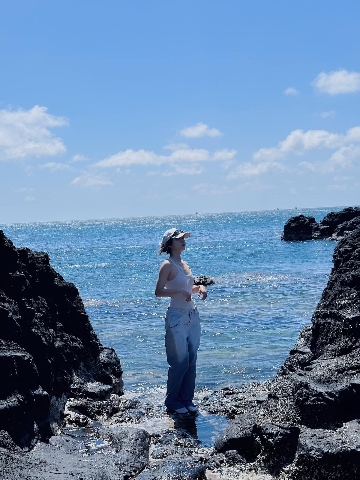 Vốn đam mê xê dịch, sau khi nghỉ việc La Mộc từng ghé thăm nhiều vùng biển trên dải đất hình chữ S trong đó có đảo Phú Quý, cô liền nghĩ lần sau sẽ quay lại và ở dài ngày hơn.