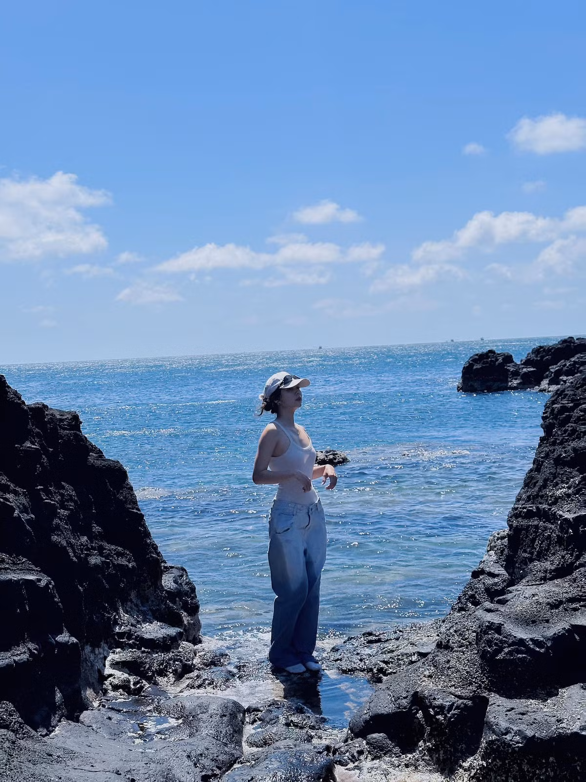 Vốn đam mê xê dịch, sau khi nghỉ việc La Mộc từng ghé thăm nhiều vùng biển trên dải đất hình chữ S trong đó có đảo Phú Quý, cô liền nghĩ lần sau sẽ quay lại và ở dài ngày hơn.