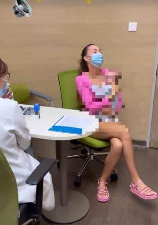 Dù giấu dung mạo của bé nhưng vợ chồng Bùi Tiến Dũng chăm đăng ảnh chụp con từ phía sau.