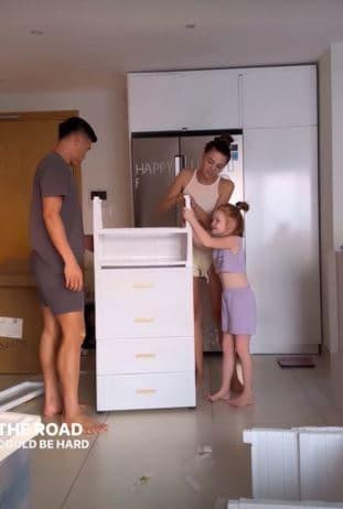 Thay vì mua sẵn, Bùi Tiến Dũng và Dianka cùng lắp ráp từng chi tiết nhỏ.