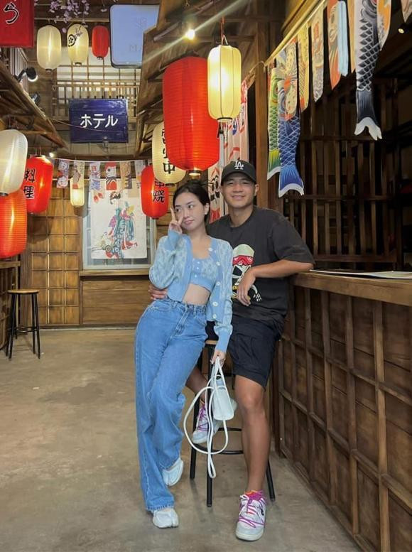 Mai Hà Trang từng là sinh viên Đại học Mỹ thuật Việt Nam. Từ trước đến nay, cô vẫn gây ấn tượng bởi nhan sắc xinh đẹp, gu thời trang đa dạng, khi nhẹ nhàng lúc lại cực sexy.