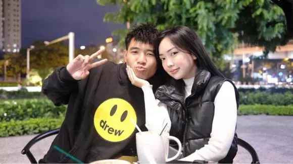 Mới đây, HLV Park Hang Seo công bố danh sách rút gọn đội tuyển Việt Nam dự AFF Cup 2022. Trong đó, 4 cầu thủ không tiếp tục đồng hành gồm thủ môn Nguyễn Văn Hoàng, hậu vệ Nguyễn Thanh Nhân, tiền đạo Hà Đức Chinh và Phạm Đình Duy.