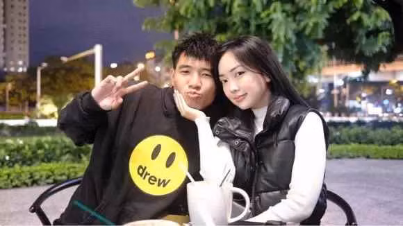 Mới đây, HLV Park Hang Seo công bố danh sách rút gọn đội tuyển Việt Nam dự AFF Cup 2022. Trong đó, 4 cầu thủ không tiếp tục đồng hành gồm thủ môn Nguyễn Văn Hoàng, hậu vệ Nguyễn Thanh Nhân, tiền đạo Hà Đức Chinh và Phạm Đình Duy.