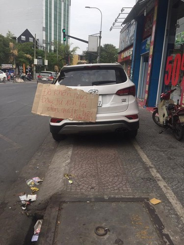 Để xử lý trường hợp đỗ xe vô ý thức lời nhắc nhở của chủ nhà khiến chủ xe phải chú ý.
