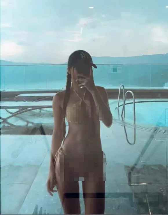 Dù chẳng có tấm hình chụp chung nào nhưng chỉ cần nhìn bối cảnh, ai cũng biết Văn Lâm và Yến Xuân đang du hí cùng nhau.