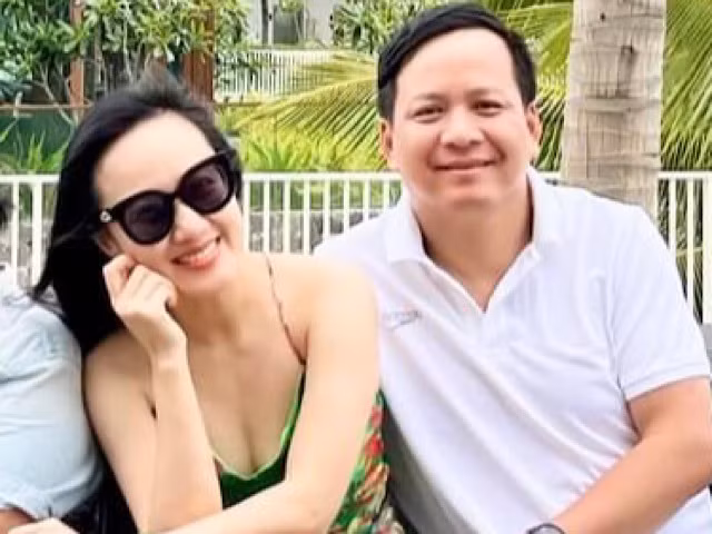 Đồng hành cùng nữ BTV 8X còn có con gái và đặc biệt là anh xã. Đây là lần hiếm hoi cô show hình về bạn đời lên mạng xã hội.