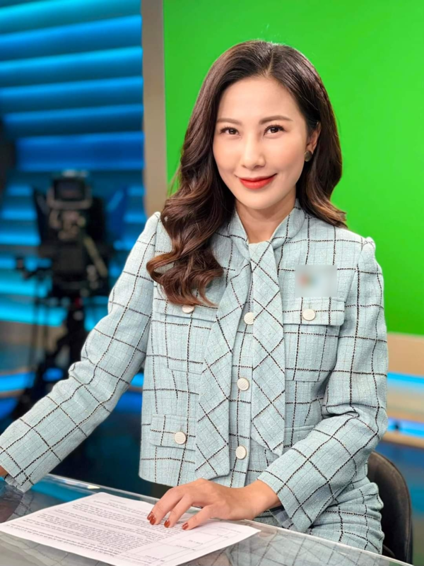 Sau khi gây tranh cãi với dòng trạng thái “Lâu lắm mới được đón một cơn bão cho ra hồn bão” thì mới đây, BTV Quỳnh Hoa đã chính thức lên tiếng xin lỗi bà con miền Trung nói riêng và công chúng cả nước nói chung về sự cố không đáng có trên.