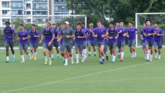 Giao huu Viet Nam, Hong Kong (Trung Quoc) mang doi hinh khung