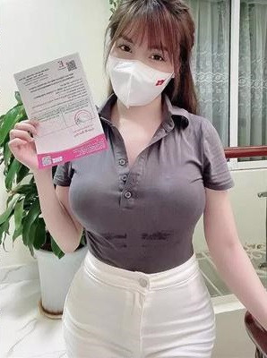 Cô giáo hot girl Âu Hà My đặc biệt là số ít trong những người không có dấu hiệu của sốt sau khi tiêm vaccine, dù bình thường rất hay ốm vặt.