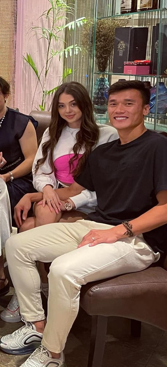 Còn nhớ Tết nguyên đán Tân Sửu, Bùi Tiến Dũng còn dẫn bạn gái về ra mắt gia đình và cùng đón năm mới luôn.