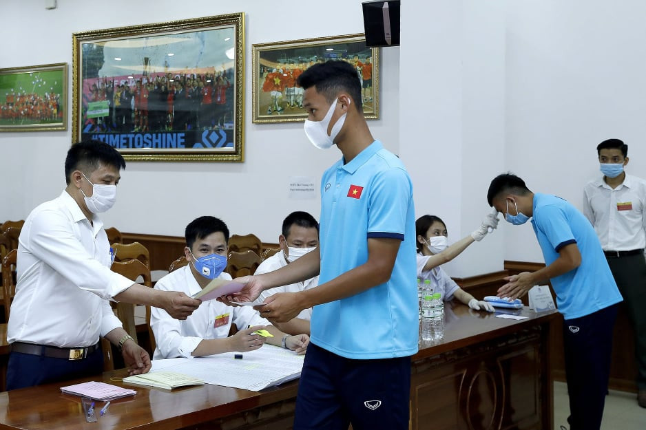 Lê Hoài Anh - Tổng Thư ký Liên đoàn bóng đá Việt Nam (VFF) - cho biết, Ủy ban Nhân dân phường Phú Đô (Nam Từ Liêm, Hà Nội) đã chọn trụ sở của VFF là một trong những địa điểm bầu cử.