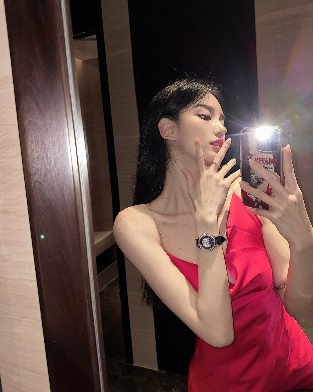 Tuy nhiên, đối với con gái Trung Quốc, đây là thân hình lý tưởng mà mọi người đều khao khát được sở hữu.