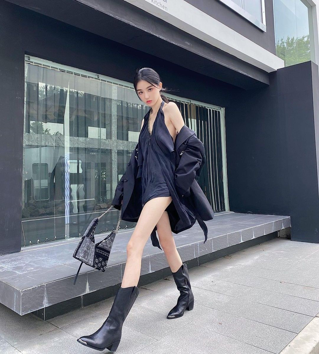 Tài khoản "wznnwdm" được biết tới là một trong những hot girl nổi tiếng xứ Trung. Thông tin cá nhân về cô gái xinh đẹp này không công khai trên mạng nhưng thông qua một số bài đăng, cư dân mạng biết được cô sống ở tỉnh Quảng Đông.