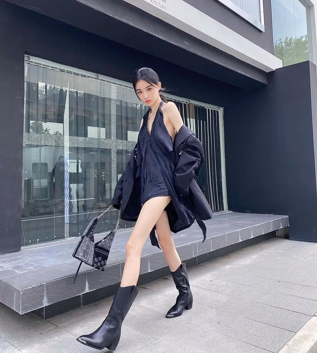 Tài khoản "wznnwdm" được biết tới là một trong những hot girl nổi tiếng xứ Trung. Thông tin cá nhân về cô gái xinh đẹp này không công khai trên mạng nhưng thông qua một số bài đăng, cư dân mạng biết được cô sống ở tỉnh Quảng Đông.