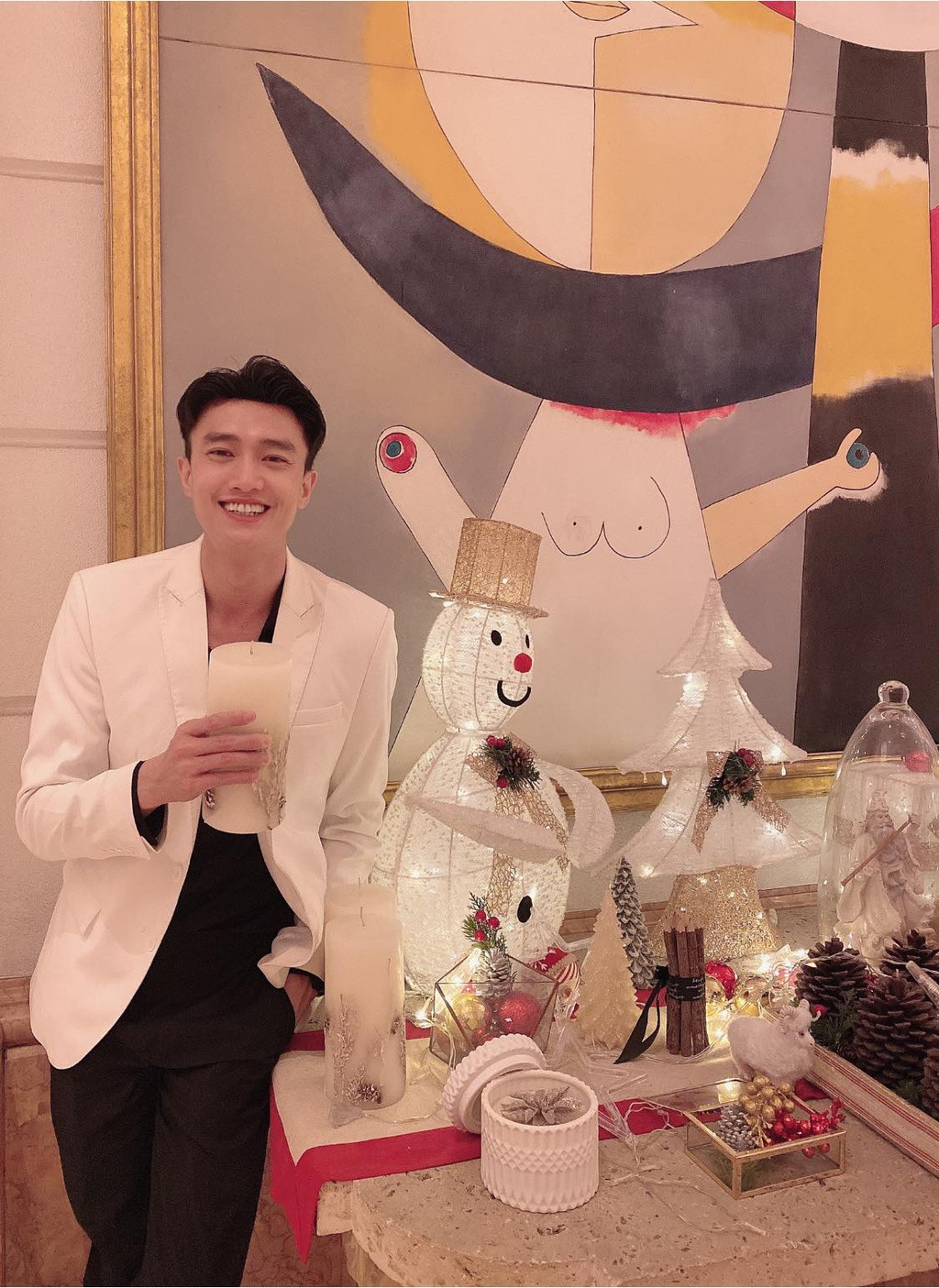 Vào ngày đầu năm mới, Quốc Trường cho biết anh sẽ dành thời gian đi chơi cùng nhóm bạn thân. Anh cùng nhóm bạn đến một khu du lịch sinh thái nghỉ ngơi.