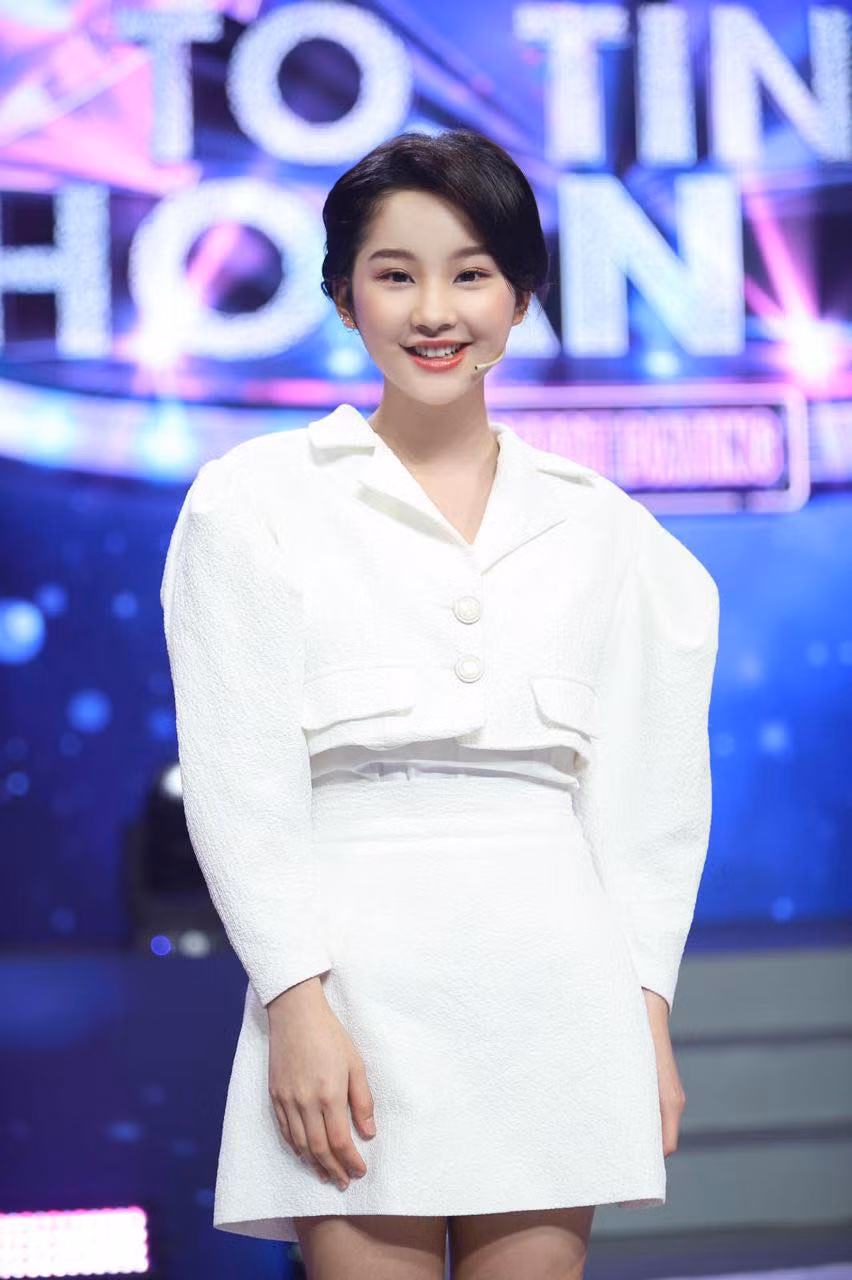 Nhờ gương mặt cá tính và thân hình nuột nà, nên Thu Hà Ceri bắt đầu làm người mẫu từ khi còn ngồi trên ghế nhà trường. Hiện tại, cô đã có tiếng trong giới người mẫu Lookbook quen thuộc ở Hà Nội.