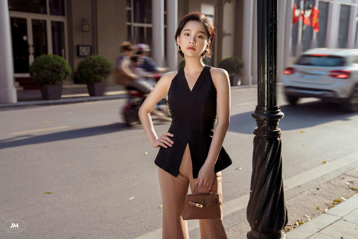 Ban đầu, Thu Hà Ceri nhận làm mẫu thời trang và chụp mẫu cưới. Đến năm lớp 12, cô có nhiều kinh nghiệm hơn và bắt đầu sự nghiệp người mẫu chuyên nghiệp.