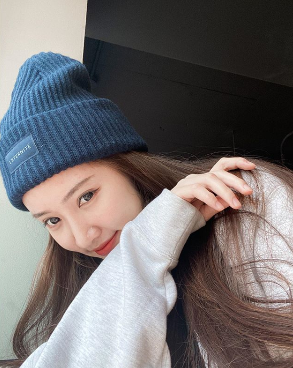 Hiện tại, hot girl người Lào đang theo học tại trường ĐH Ewha Womans, Hàn Quốc. Có lẽ vì học tập tại xứ sở Kim Chi lâu nên phong cách ăn mặc và trang điểm của Panda Fonnapha chịu ảnh hưởng rất nhiều.