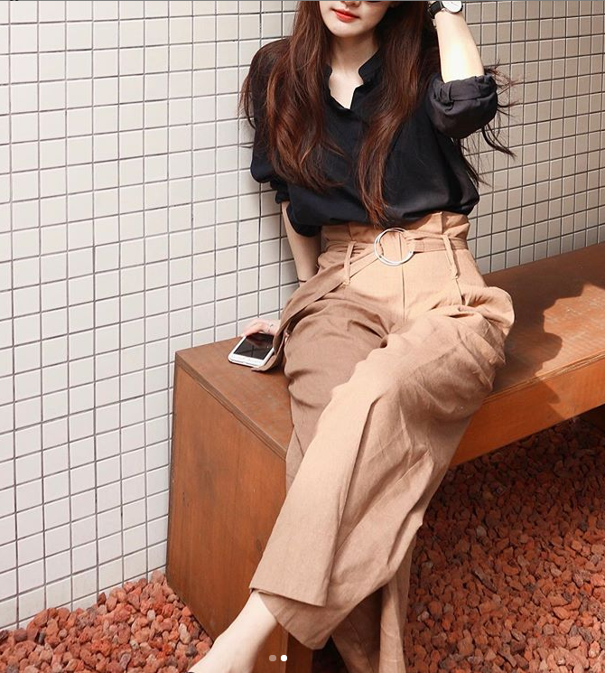 Panda Fonnapha sở hữu nước da trắng bóc, đôi mắt to tròn và khuôn mặt V line chuẩn mẫu, khuôn mặt dễ thương, trong sáng.