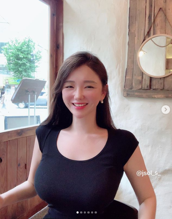 Việc hot girl siêu vòng 3 - Jsol lên đường đi du học khiến netizen xứ Hàn cũng như châu Á không khỏi tiếc nuối. Bởi họ kì vọng sẽ thấy cô nàng đi vào giới giải trí với những vai trò như người mẫu ảnh...