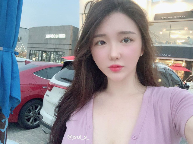 Cũng chính thân hình có phần bất hợp lý, nhiều người đặt câu hỏi liệu Jsol có động "dao kéo"?