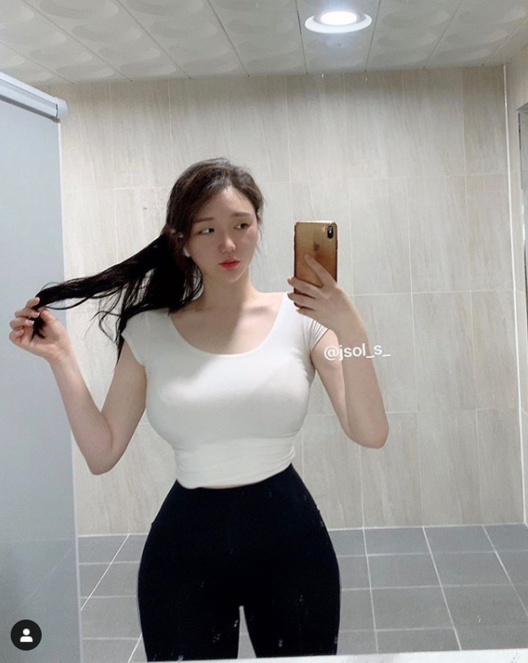 Những bức ảnh của Jsol đăng lên trang cá nhân nhận không ít lời khen ngợt từ fan và họ mong rằng cô nàng chăm chỉ up ảnh hơn.