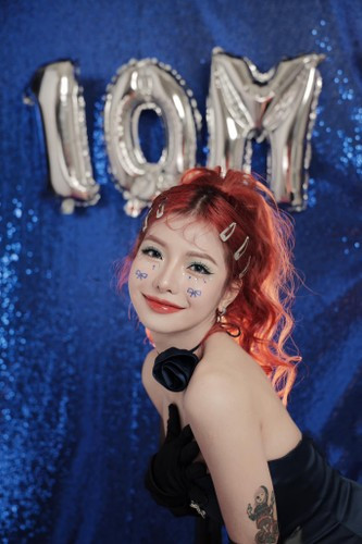 Đây không phải lần đầu tiên, CiiN khoe diện mạo dưới ống kính camera thường. Trước đó, nhan sắc đời thường của cô nàng cũng nhiều lần gây chú ý.